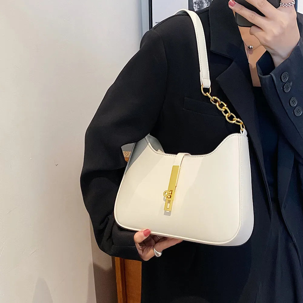 Toptrends Underarm Shoulder Bags For Women 2023 Trend Designer PU Leather Half Moon Armpit Ladies Handbags And Purse Black White