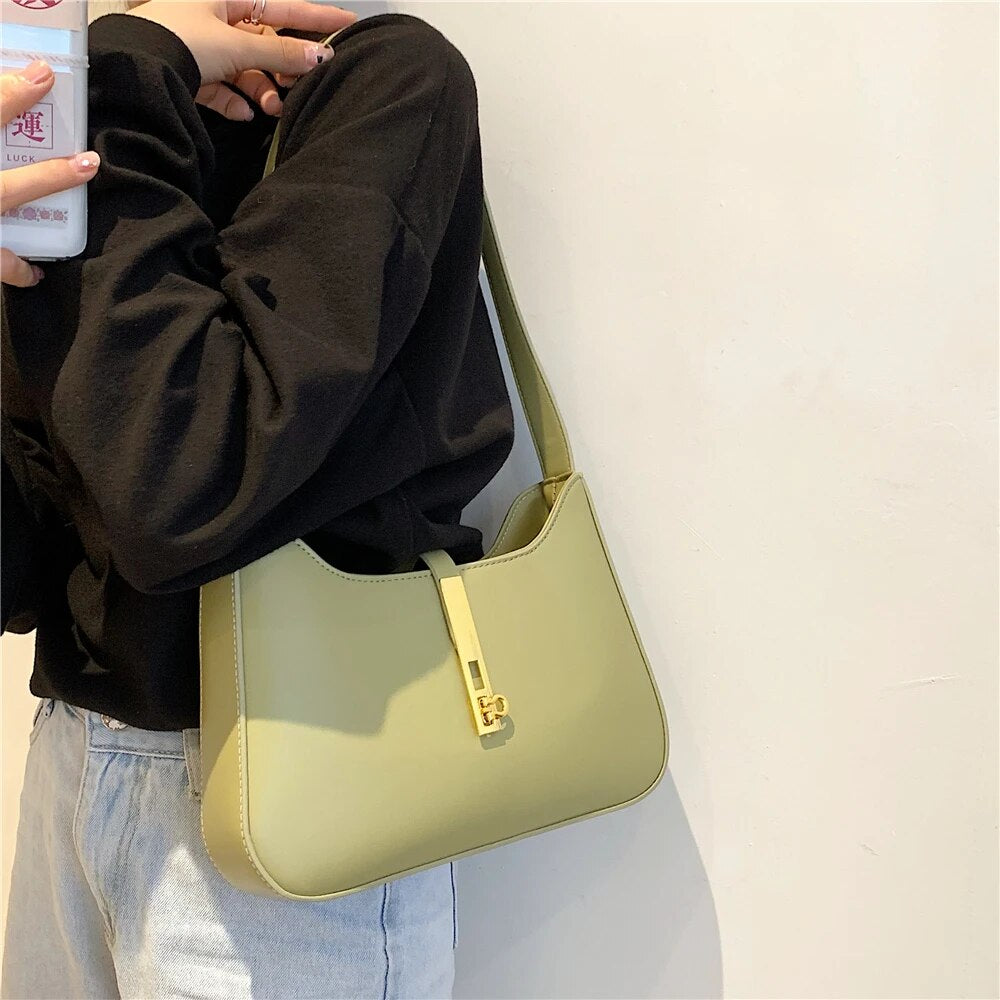 Toptrends Underarm Shoulder Bags For Women 2023 Trend Designer PU Leather Half Moon Armpit Ladies Handbags And Purse Black White