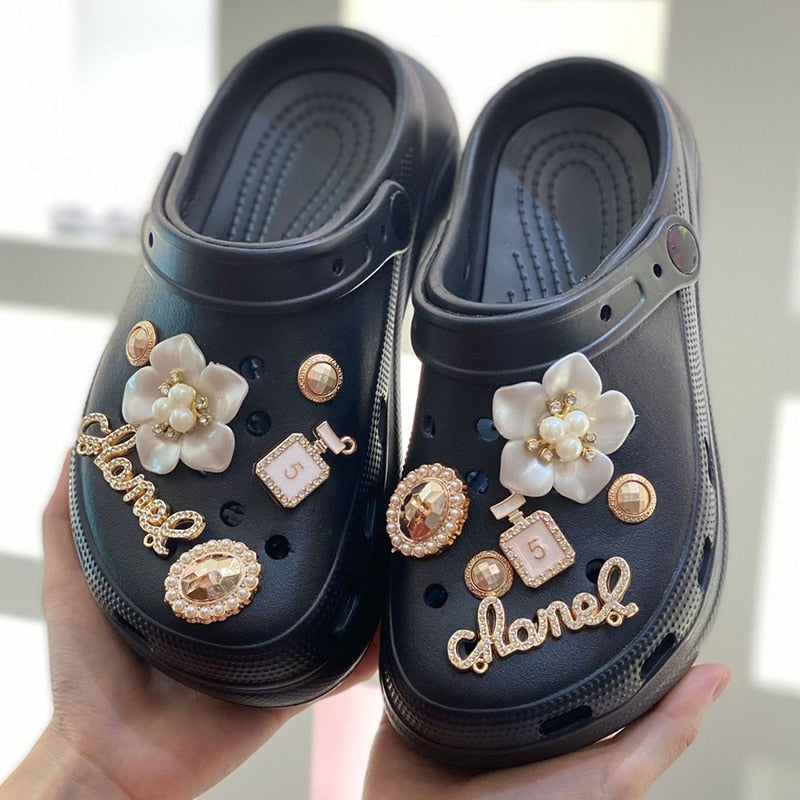 1 Set JIBZ Croc Charms Designer Bling Luxury Flower Perfume Accessories Decorations for Croc Golden Pearl Rhinestone Shoes New