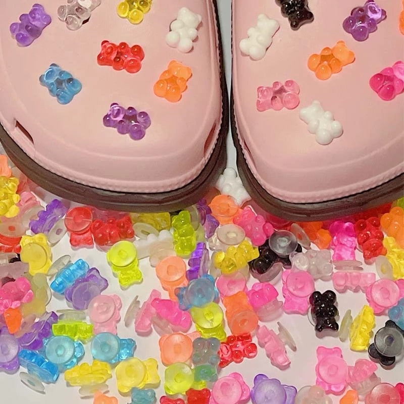 2022 Candy Bear Women's Croc Charms Designer Croc Charms Luxury Shoe Clips Charm Pines Clogs Fit Charms JIBZ Femme Wholesale