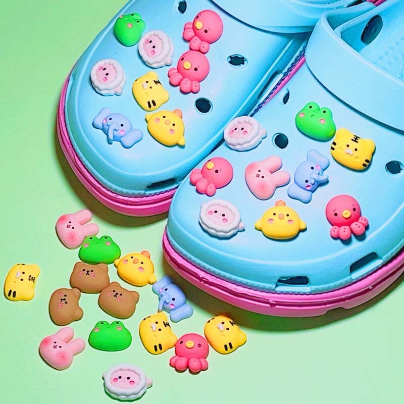 Animals Croc Charms Accessories Woman Original Luxury Jeans Clogs Pendant Designer Ornaments Croc Fit Pins Pack Wholesale