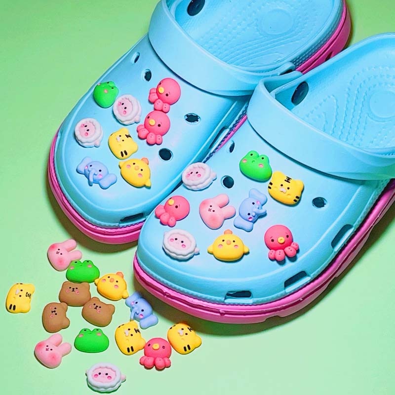 Animals Croc Charms Accessories Woman Original Luxury Jeans Clogs Pendant Designer Ornaments Croc Fit Pins Pack Wholesale