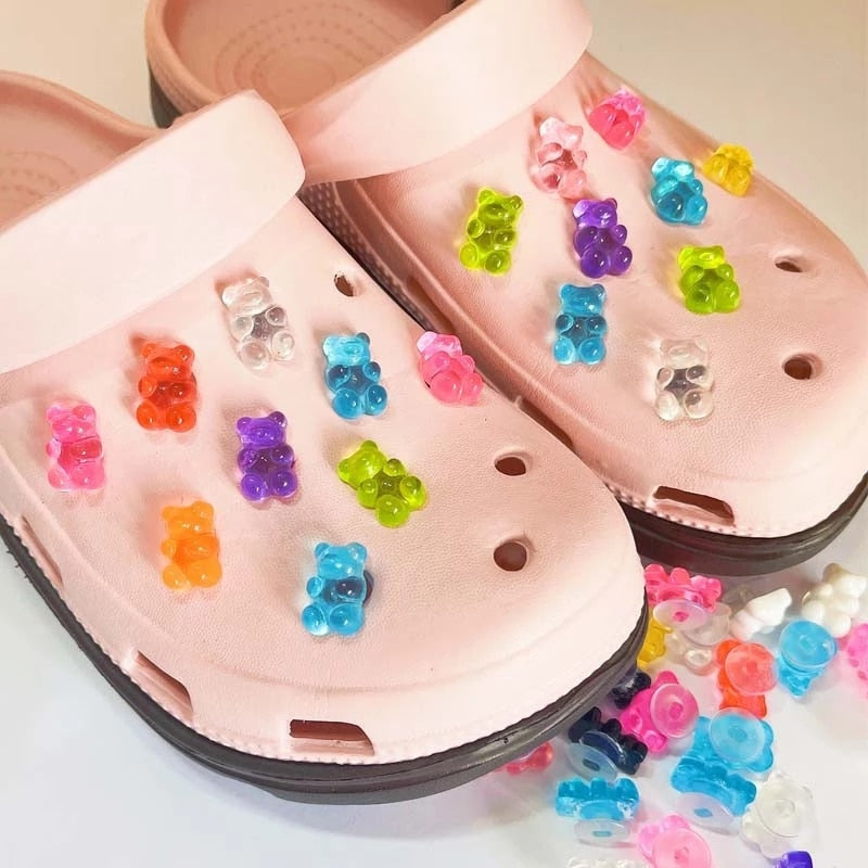 2022 Candy Bear Women's Croc Charms Designer Croc Charms Luxury Shoe Clips Charm Pines Clogs Fit Charms JIBZ Femme Wholesale