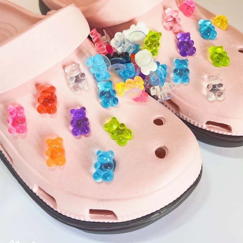 2022 Candy Bear Women's Croc Charms Designer Croc Charms Luxury Shoe Clips Charm Pines Clogs Fit Charms JIBZ Femme Wholesale