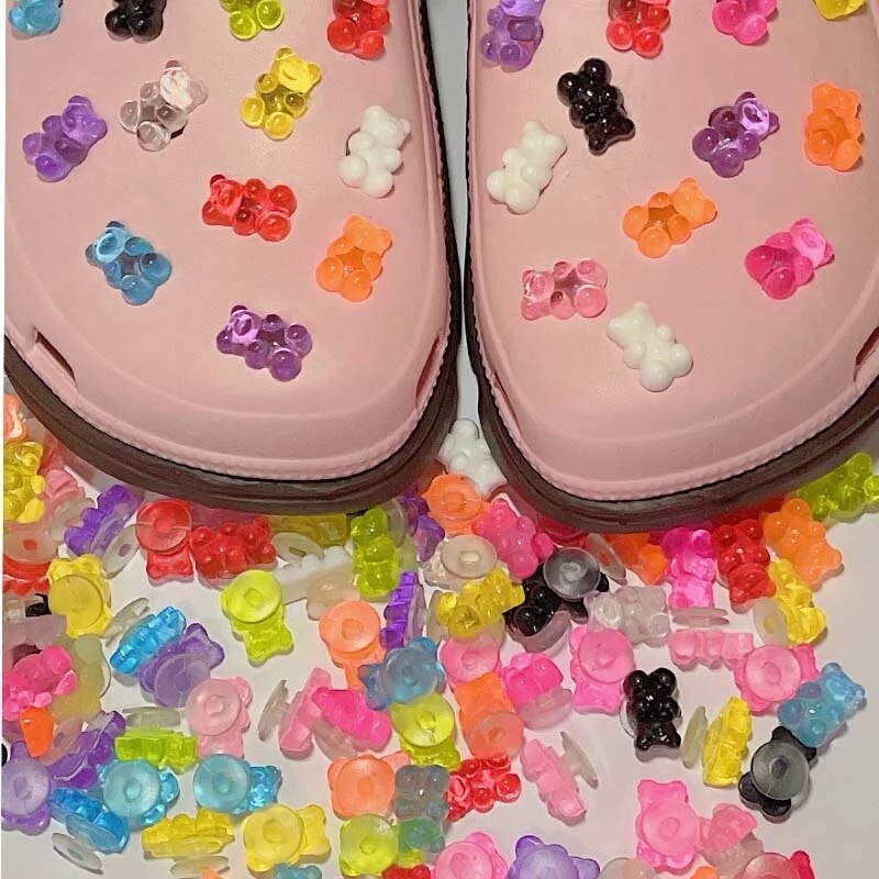 2022 Candy Bear Women's Croc Charms Designer Croc Charms Luxury Shoe Clips Charm Pines Clogs Fit Charms JIBZ Femme Wholesale