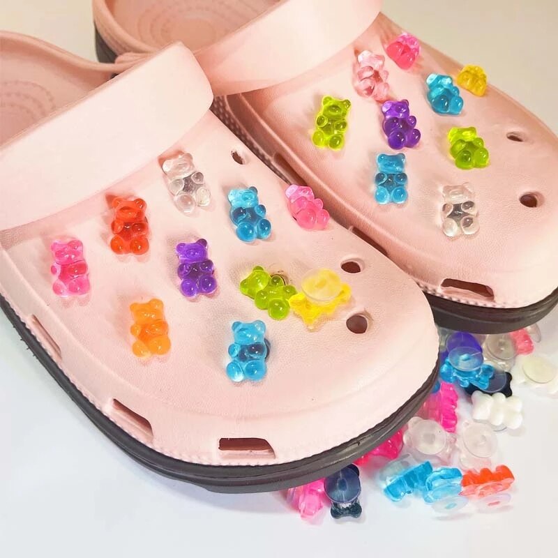 2022 Candy Bear Women's Croc Charms Designer Croc Charms Luxury Shoe Clips Charm Pines Clogs Fit Charms JIBZ Femme Wholesale